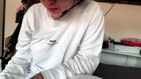 Im girl my name is Johana  online show from 10/31/25, 01:45