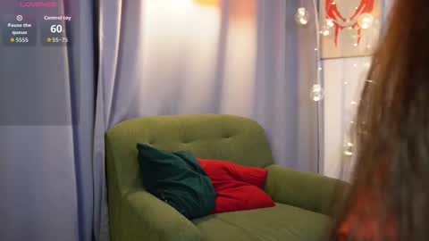 Snapshot of milleycyrus chatting on 12/21/25, 01:40 Miley online show from 12/21/25, 01:40