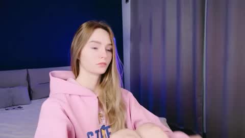 Snapshot of millianni chatting on 11/23/25, 07:08 Mila online show from 11/23/25, 07:08