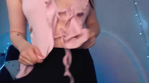 Snapshot of milliedoll chatting on 09/23/25, 04:37 Millie online show from 09/23/25, 04:37