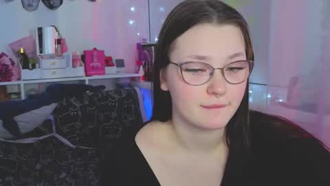 Snapshot of milliedoll chatting on 10/11/25, 03:17 Millie online show from 10/11/25, 03:17