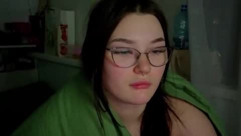 Snapshot of milliedoll chatting on 10/19/25, 12:39 Millie online show from 10/19/25, 12:39