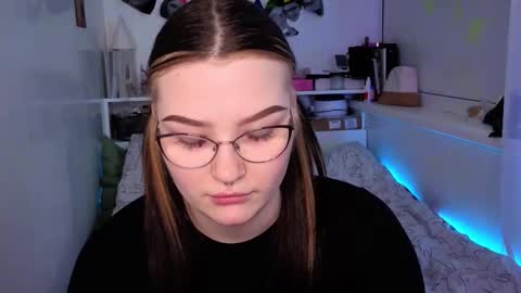 Snapshot of milliedoll chatting on 11/24/25, 07:30 Millie online show from 11/24/25, 07:30