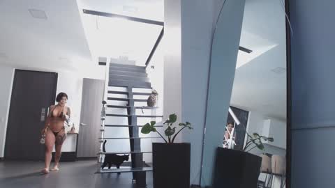 Mila  online show from 01/11/25, 09:15