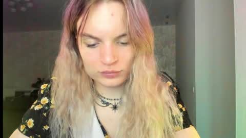 mili-kira online show from 05/16/26, 08:18
