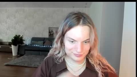 mili-kira online show from 06/11/26, 02:15