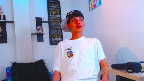 milo hot  online show from 04/05/26, 02:20