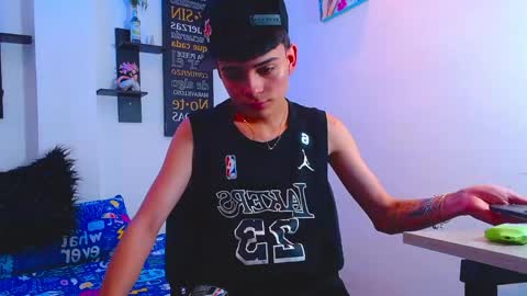 milo hot  online show from 04/07/26, 07:03