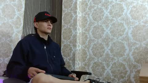 milo_tay1 online show from 04/01/26, 03:07