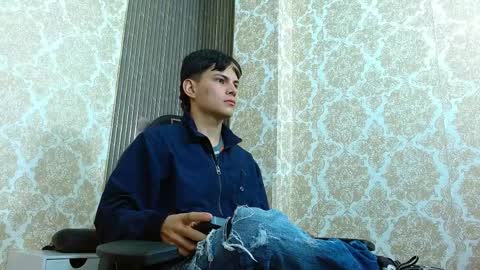 milo_tay1 online show from 04/06/26, 02:31