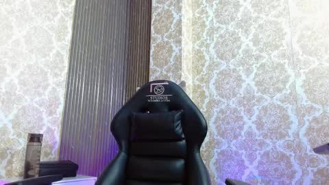 milo_tay1 online show from 04/08/26, 02:44