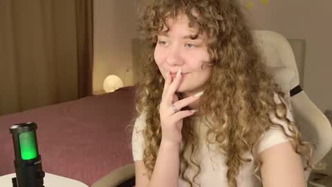 Snapshot of milounee chatting on 02/09/26, 05:44 milounee online show from 02/09/26, 05:44