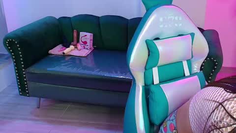 Milu ballmer  online show from 02/05/25, 02:37