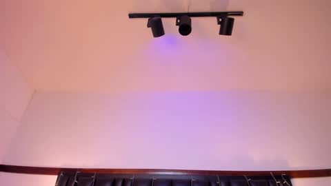 Milu Wallace  online show from 12/13/24, 06:31