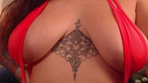 Milu Wallace  online show from 11/15/25, 08:27