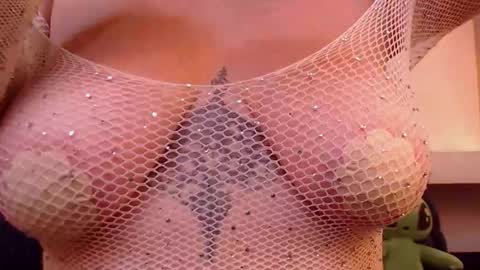 Milu Wallace  online show from 11/28/25, 10:23