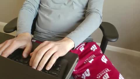 milwaukeebadger24 online show from 02/04/26, 04:13