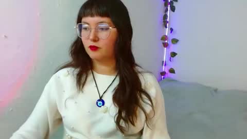 mily_baker online show from 02/05/25, 09:40