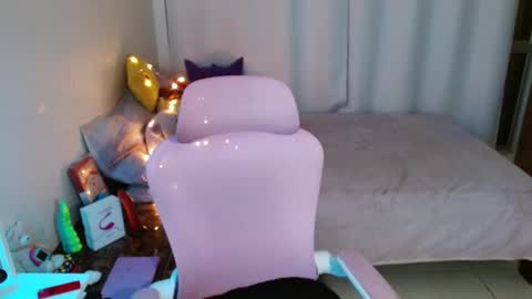 Snapshot of mily_milk_ chatting on 03/02/25, 08:16 mily_milk_ online show from 03/02/25, 08:16