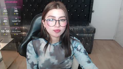 Snapshot of mily_thomson_b chatting on 12/21/24, 04:03 Mily online show from 12/21/24, 04:03