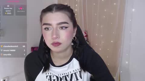 Snapshot of mily_thomson_b chatting on 01/12/25, 11:15 Mily online show from 01/12/25, 11:15