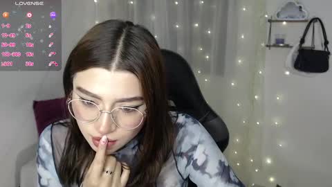 Snapshot of mily_thomson_b chatting on 03/12/25, 02:09 Mily online show from 03/12/25, 02:09