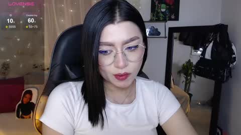 Snapshot of mily_thomson_b chatting on 09/19/25, 12:02 Mily online show from 09/19/25, 12:02