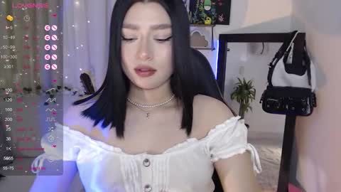 Snapshot of mily_thomson_b chatting on 10/21/25, 09:04 Mily online show from 10/21/25, 09:04