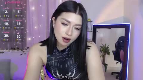 Snapshot of mily_thomson_b chatting on 10/31/25, 06:42 Mily online show from 10/31/25, 06:42