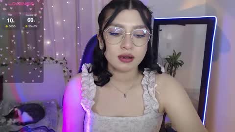 Snapshot of mily_thomson_b chatting on 11/02/25, 06:43 Mily online show from 11/02/25, 06:43