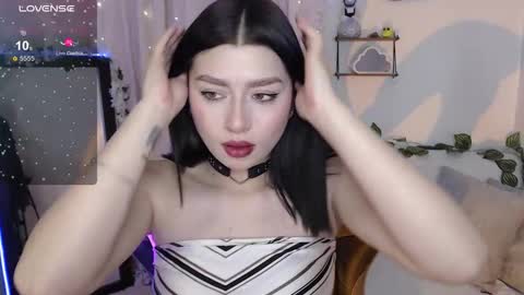 Snapshot of mily_thomson_b chatting on 11/25/25, 12:32 Mily online show from 11/25/25, 12:32