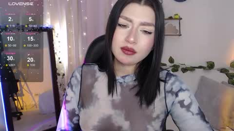 Snapshot of mily_thomson_b chatting on 11/25/25, 02:28 Mily online show from 11/25/25, 02:28