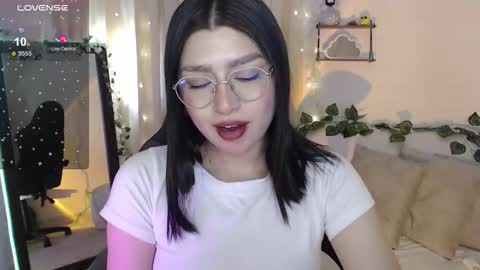 Snapshot of mily_thomson_b chatting on 12/04/25, 06:27 Mily online show from 12/04/25, 06:27