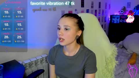 Snapshot of milyamess chatting on 02/25/25, 08:41 Emily online show from 02/25/25, 08:41