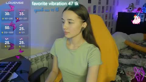 Snapshot of milyamess chatting on 03/06/25, 05:11 Emily online show from 03/06/25, 05:11