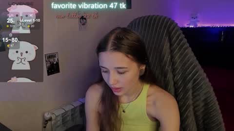 Snapshot of milyamess chatting on 11/17/25, 06:03 Emily online show from 11/17/25, 06:03