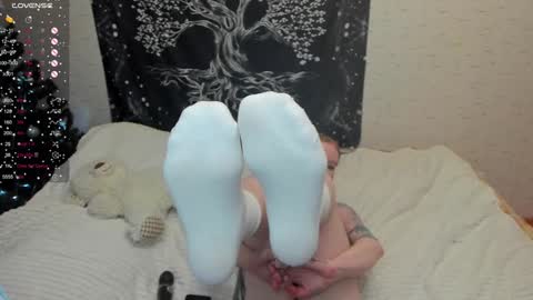 Snapshot of milymi_ chatting on 12/13/24, 12:50 Milena and Jasper online show from 12/13/24, 12:50