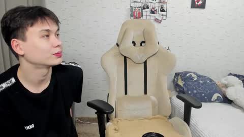 Snapshot of milymi_ chatting on 02/22/25, 02:52 Milena and Jasper online show from 02/22/25, 02:52