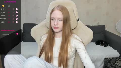 Snapshot of milymi_ chatting on 09/24/25, 08:23 Milena and Jasper online show from 09/24/25, 08:23