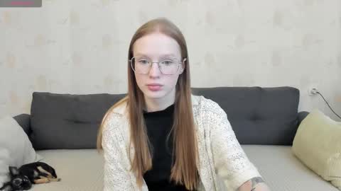 Snapshot of milymi_ chatting on 11/04/25, 04:28 Milena and Jasper online show from 11/04/25, 04:28