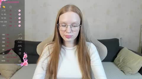 Snapshot of milymi_ chatting on 11/10/25, 04:06 Milena and Jasper online show from 11/10/25, 04:06