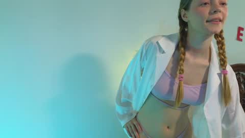 Snapshot of mimichelle chatting on 12/21/24, 09:12 mimichelle online show from 12/21/24, 09:12