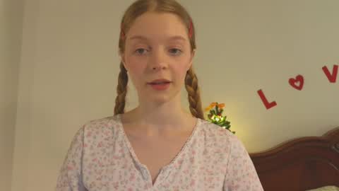 Snapshot of mimichelle chatting on 12/30/24, 08:43 mimichelle online show from 12/30/24, 08:43