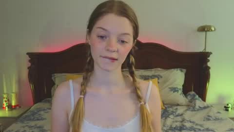 Snapshot of mimichelle chatting on 03/01/25, 10:02 mimichelle online show from 03/01/25, 10:02