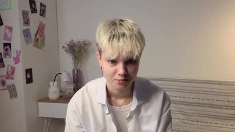 Snapshot of mimipuff chatting on 10/18/25, 01:01 Sonya online show from 10/18/25, 01:01