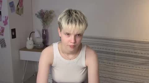 Snapshot of mimipuff chatting on 10/22/25, 02:17 Sonya online show from 10/22/25, 02:17