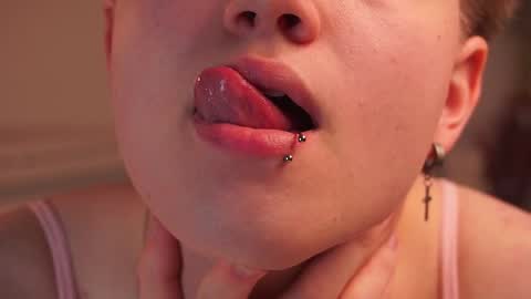 Snapshot of mimipuff chatting on 11/13/25, 03:00 Sonya online show from 11/13/25, 03:00