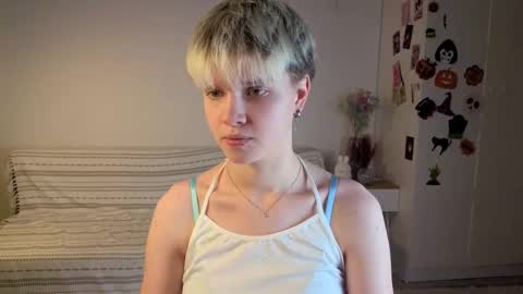 Snapshot of mimipuff chatting on 11/29/25, 02:09 Sonya online show from 11/29/25, 02:09