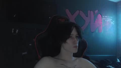 Max online show from 09/28/25, 12:27