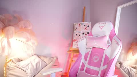 Frances  Next streams Thu Fri Sat 8am -  4pm GMT3 online show from 03/27/26, 05:46